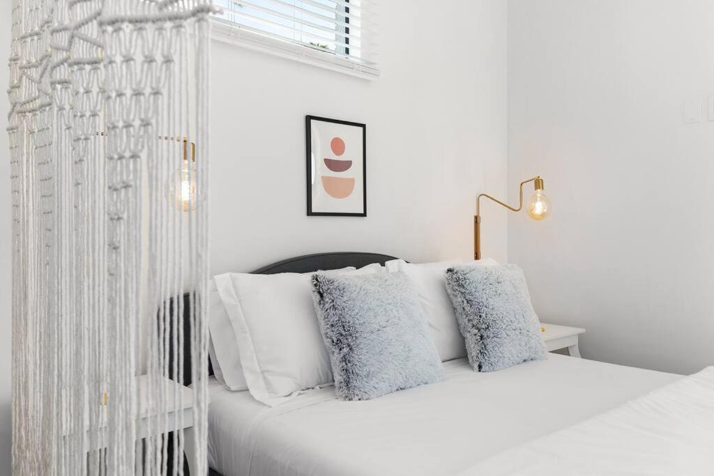 Large Studio Rooftop & Poolside - Walk To Old Town Scottsdale Eksteriør billede