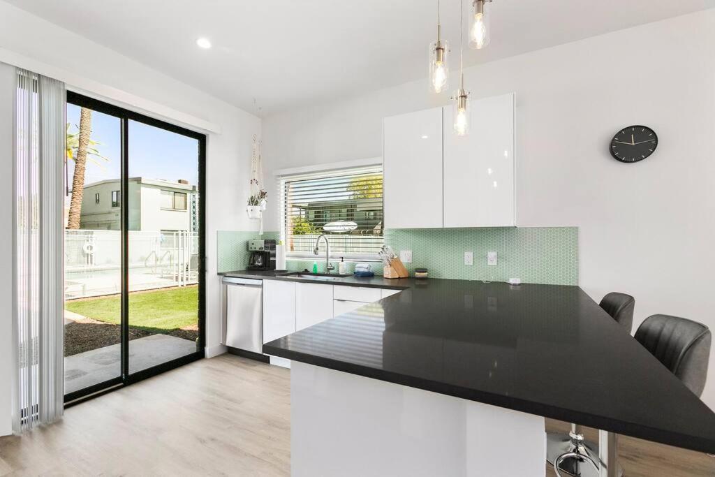 Large Studio Rooftop & Poolside - Walk To Old Town Scottsdale Eksteriør billede